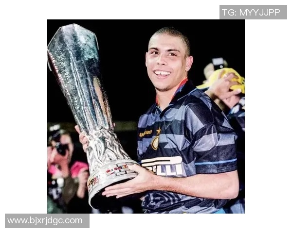 2002年世界杯足球明星盘点：揭示当年顶尖球员的辉煌与传奇