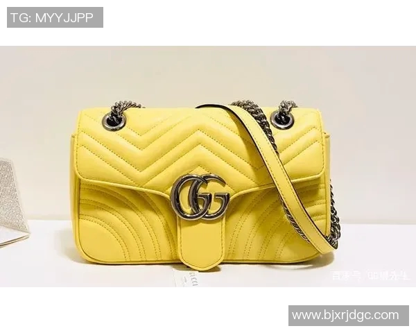 足球球星专属手袋设计潮流 引领运动时尚新风尚 足球球星专属手袋设计潮流 引领运动时尚新风尚